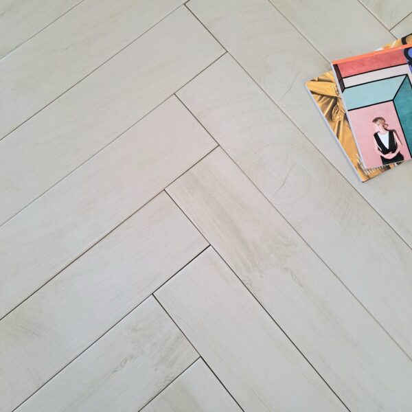 PISO PORCELANATO 10X150X800 COLOR CENIZA