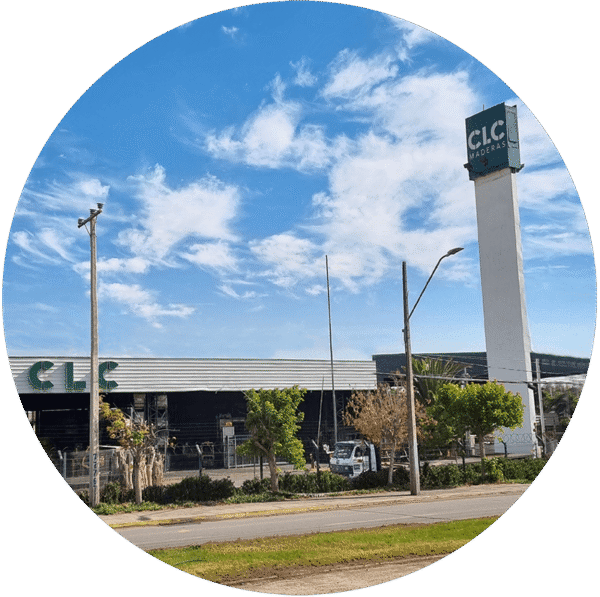 Fachada de la fábrica y sala de ventas CLC en San Bernardo